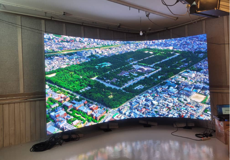 室內P1.95 LED租賃屏 曲面屏 柔性led顯示屏.png